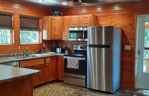 Monticello Cottage | Cozy cabin minutes from Lake Cumberland with room for your boat.