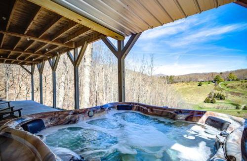Boone House | Cozy Cabin + Mt View/River/Hot Tub/Pool Table