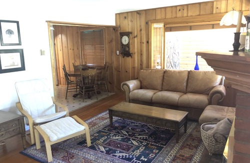 Al Tahoe House | Cozy Cabin Near Beach and Skiing