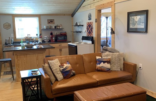 Bristol Cabin | Cozy Cabin near Casino, Downtown