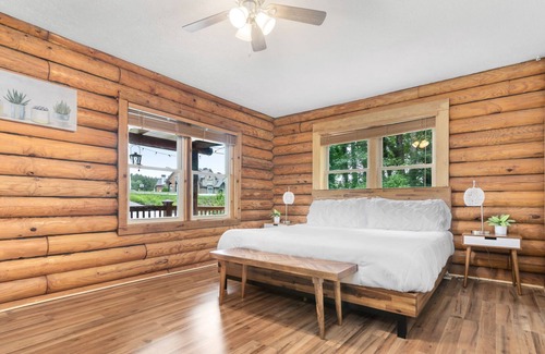 Suwanee Cabin | Cozy cabin near downtown Suwanee