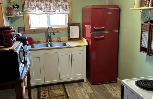 Ray Cabin | Cozy cabin near hocking hills & tar hollow state park atvs & pets welcomed