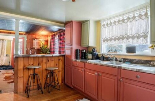 Remsen Cabin | Cozy Cabin Near kayuta Lake-The Black Bear