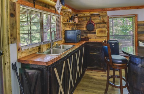 Anderson Cabin | Cozy Cabin Near Lake Hartwell & Clemson University