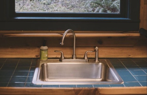 Rhododendron Cabin | Cozy Cabin near Mt Hood with Hot Tub