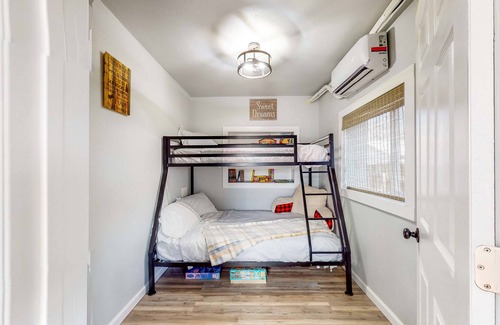 Canon City House | Cozy Cabin Near Royal Gorge Route Railroad - Full Kitchen, WiFi, Dog-Friendly