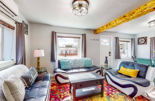 Canon City House | Cozy Cabin Near Royal Gorge Route Railroad - Full Kitchen, WiFi, Dog-Friendly
