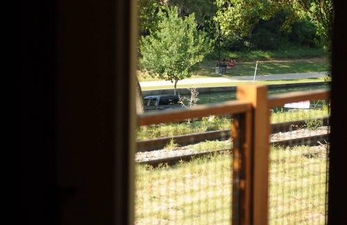 New Braunfels Cabin | Cozy Cabin near the Comal River-Cabin #8- Outdoors Theme. Walk to Wurstfest