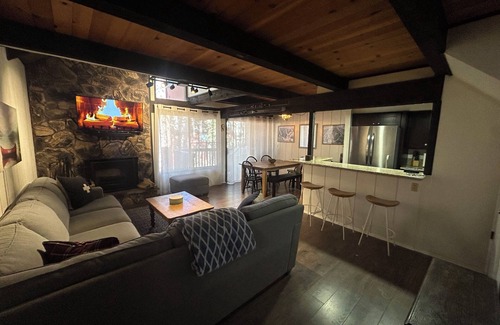 Big Bear Lake House | Cozy cabin nestled at the base of Snow Summit