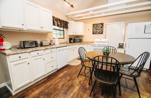 Rogersville Cabin | Cozy cabin nestled in the Ozark woods