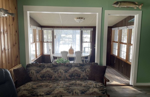 Springbrook Cabin | Cozy cabin nestled on the quiet shores of Gull Lake