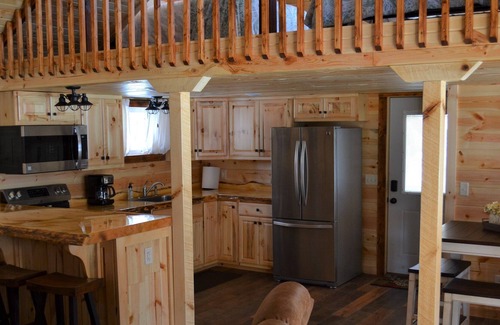 Pepin Cabin | Cozy cabin next to winery!