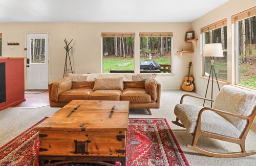 Evergreen Cabin | Cozy Cabin on 1 acre - Outdoor Barrel Sauna & Starlink!
