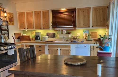 Grand Marais Cottage | Cozy cabin on Devil Track Lake