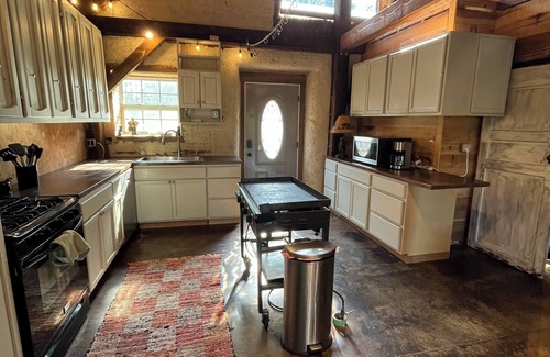 Jasper Cabin | Cozy cabin on Jasper side of Smith Lake. Close to all amenities!