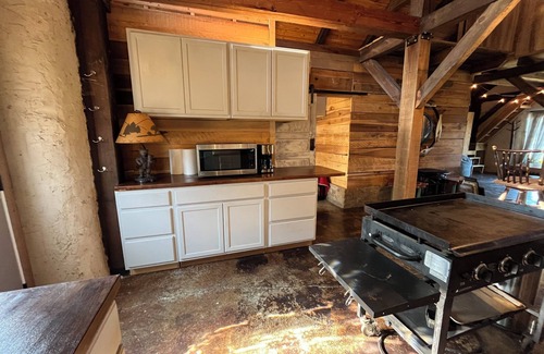 Jasper Cabin | Cozy cabin on Jasper side of Smith Lake. Close to all amenities!
