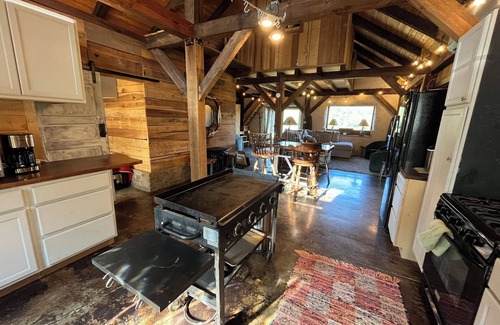 Jasper Cabin | Cozy cabin on Jasper side of Smith Lake. Close to all amenities!