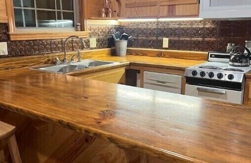 Clarksville Cabin | Cozy cabin on Lake Ludwig with a nice view of the lake. Pet friendly!