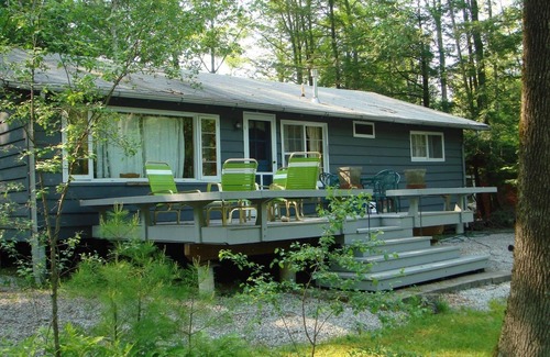 Glendale Cabin | Cozy Cabin on Lake Mahkeenac