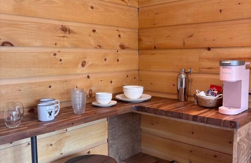 Dwight Cabin | Cozy Cabin on Oxtongue River; Wolf Cottage