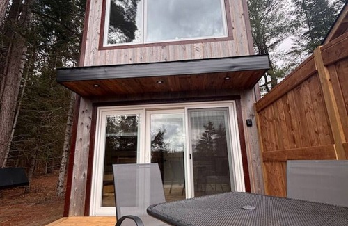 Dwight Cabin | Cozy Cabin on Oxtongue River; Wolf Cottage
