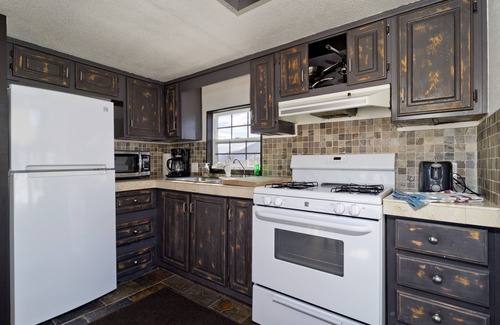 Mammoth Lakes Cabin | Cozy Cabin on secluded ranch in Mammoth Lakes just .1 miles from Old Mammoth Rd.