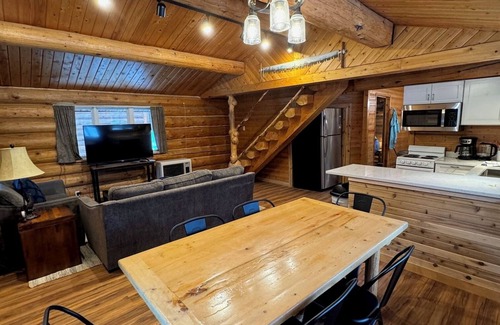 Cooper Landing Cabin | Cozy Cabin on the Kenai River
