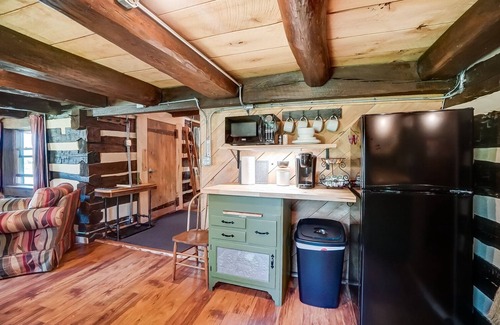 Dola Cabin | Cozy Cabin on the Farm