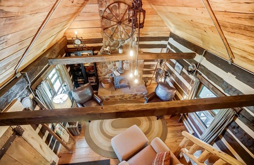 Dola Cabin | Cozy Cabin on the Farm