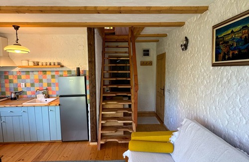 Bertea House | Cozy cabin on the hills