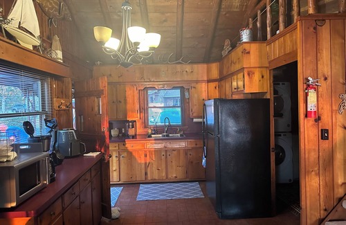 Lakeview Cabin | Cozy Cabin on the Lake