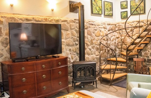 Rawley Springs Cabin | Cozy Cabin on the River: Swim, Hike & Relax on the Banks of the Dry River