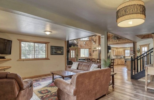 Santa House | Cozy Cabin on the “Shadowy St Joe”