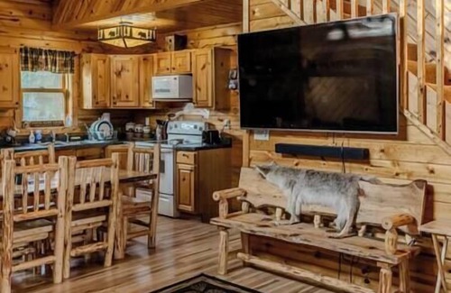 Beltrami County House | Cozy cabin on Upper Red Lake