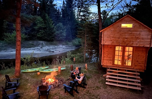 Huntsville Cabin | Cozy Cabin Overlooking Arrowhead Provincial Park and the Big East River