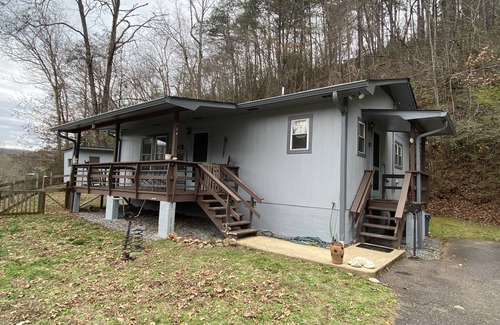 Sylva Cabin | Cozy Cabin Overlooking Tuckaseegee River Sylva, NC 28779
