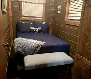 Cleora House | Cozy Cabin Perfect for Family Getaways in Afton, Oklahoma