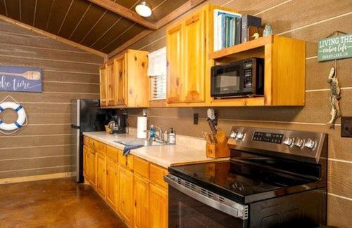 Cleora House | Cozy Cabin Perfect for Family Getaways in Afton, Oklahoma
