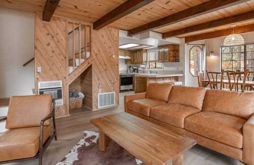 Peter Pan House | Cozy Cabin, pet friendly, minutes boat launch and ski resort! Parking for 3 cars