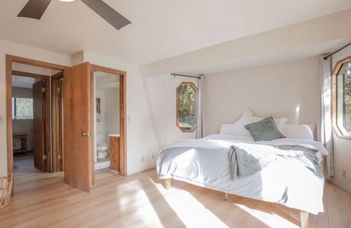 Peter Pan House | Cozy Cabin, pet friendly, minutes boat launch and ski resort! Parking for 3 cars