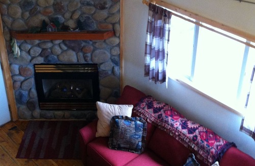 Dillon Cabin | Cozy Cabin - Prime Fly Fishing, Hunting or Vacation - Very CLEAN & Comfy-Montana