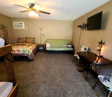 Moscow House | Cozy Cabin Rentals for a Family Getaway in Southeastern Iowa