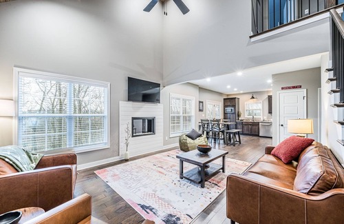 Bowling Green House | Cozy Cabin Retreat-WKU-Corvette Plant-Work Travel-Mammoth Cave-Travel Sports