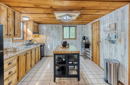 Blue Ridge Cabin | Cozy Cabin Retreat+ Hot Tub + Private + Pet Welcome