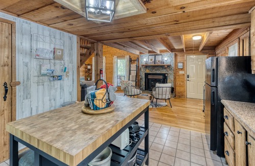 Blue Ridge Cabin | Cozy Cabin Retreat+ Hot Tub + Private + Pet Welcome