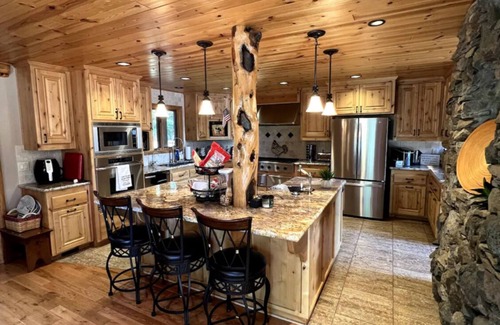 Bailey Creek Cabin | Cozy Cabin retreat located in the center of Bailey Creek Golf Course