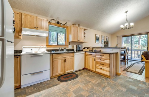 Roslyn Ridge Cabin | Cozy Cabin Retreat Minutes from Cle Elum-Adventure &Relaxation Await!