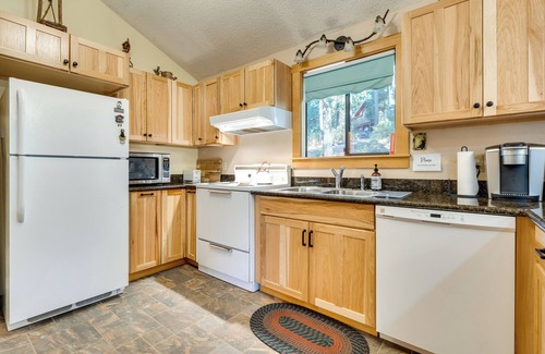 Roslyn Ridge Cabin | Cozy Cabin Retreat Minutes from Cle Elum-Adventure &Relaxation Await!