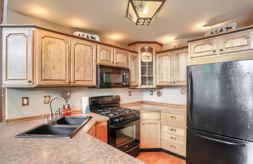 Branchton Cabin | Cozy cabin retreat with private lake