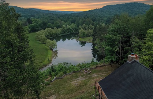 Branchton Cabin | Cozy cabin retreat with private lake